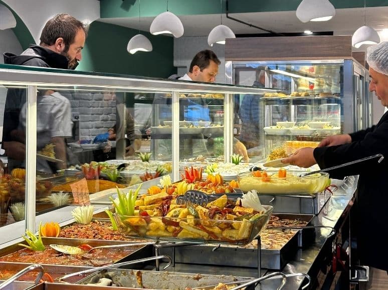 Tabldot Yemek Hizmeti Nedir? Kimler İçin Uygundur?
